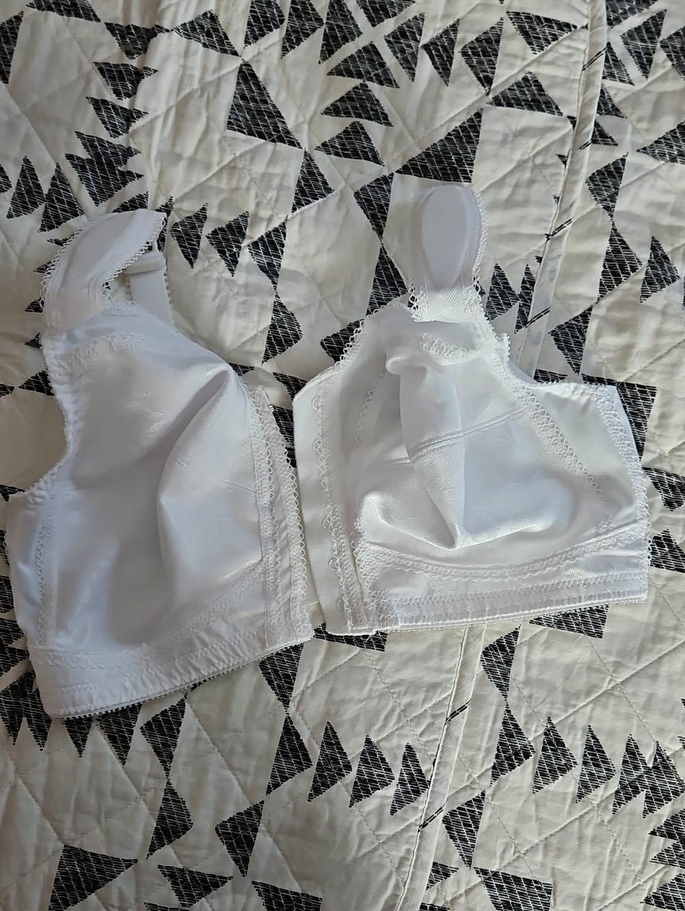 White Playtex Wireless Bra - Soft Support 36DD
